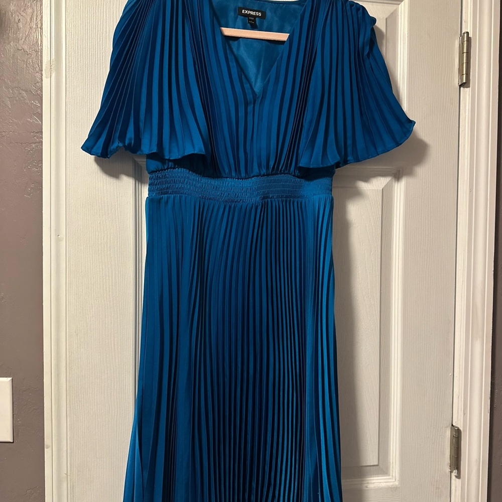 Elegant Blue Pleated Dress